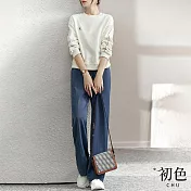 【初色】休閒簡約圓領刺繡圖案上衣素面長褲套裝-藍白色-66807(M-2XL可選) M 藍白色