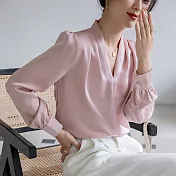 【MsMore】 韓版百搭V領緞面修身長袖襯衫款短版上衣# 120629 M 粉紅色