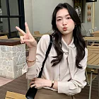 【MsMore】 系飄帶長袖襯衫品味上衣# 127117 M 杏色