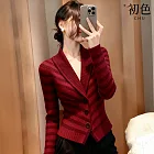 【初色】輕熟風收腰拼接撞色條紋單排三粒扣V領長袖針織衫上衣女上衣-共2色-17630(F可選) F 紅色