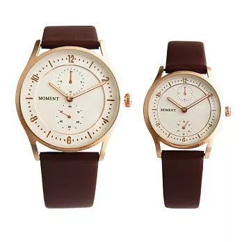 MOMENT 8094 簡約數字小秒針情侶款皮帶錶- 咖帶白面-大型