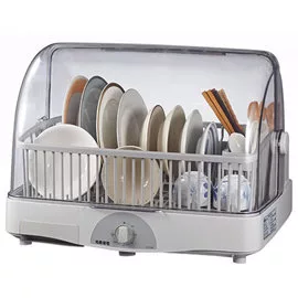 名象 TT-958 烘碗機為臺灣原裝製造,桌上型設計免安裝,適合8-9人家庭使用。容量大、尺寸精巧(寬540x深450x高380mm),重量僅5KG,110V電壓操作簡單。具1年保固及BSMI許可字號R63018,快速烘乾消毒餐具,保持衛生乾淨,是現代家庭必備廚房好夥伴。 名象 TT-958