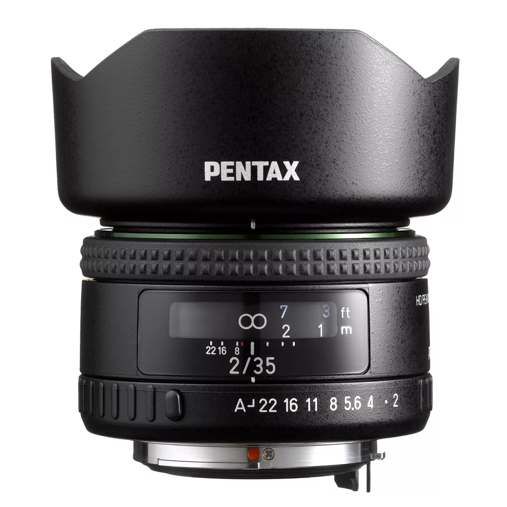 Pentax賓得士 HD FA 35mm F 2.0 Pentax賓得士 HD FA 35mm F2.0 ED DC AW 定焦鏡頭,屬超廣角及廣角定焦鏡頭分類,焦距35mm,最大光圈F2.0,提供44°視角。採用6枚鏡片組與5片光圈葉片,支援恆定光圈,放大倍率0.17倍。濾光鏡尺寸49mm,直徑64 x 鏡長44.5 mm,重量僅195g,輕便易攜。具備防塵防水設計,適合專業攝影與日常拍攝,保固12個月。