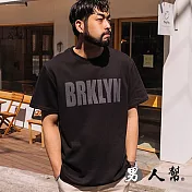 【男人幫大尺碼】T8045＊台灣製造英文字母BRKLYN加大尺碼純棉圖案T恤2XL黑