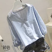 【初色】韓版寬鬆悠閒白色圓點V襯衫-共2色-61466(M-2XL可選) M 淺藍色