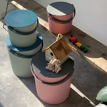《八幡化成》波紋收納桶(粉灰10L) | 整理籃 置物籃 儲物箱