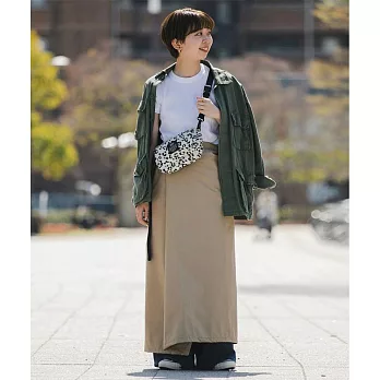 日本KIU 212-911 抗UV透氣防水裙 內有腰圍調整扣 攤開變野餐巾 附收納袋 米色