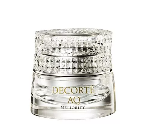 DECORTE黛珂 AQ 完美精質極燦晶粹霜 DECORTE黛珂 AQ 完美精質極燦晶粹霜,結合高濃度玻尿酸與多重修復成分,提供深度保濕與肌膚亮澤。無油配方,輕盈不黏膩,適合所有肌膚型別,強化肌膚彈性與透亮度,讓肌膚煥發健康光采。